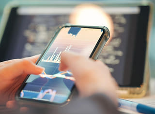 Granskningsprocess för uttag och överföring av medel som en investerare går igenom