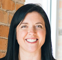 Porträtt på Sophie Hartwell, kundtjänstchef i ett serviceteam